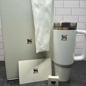 BNIB STANLEY THE QUENCHER-LUXE SNAKE 🐍🌟 30 OZ White and Gold